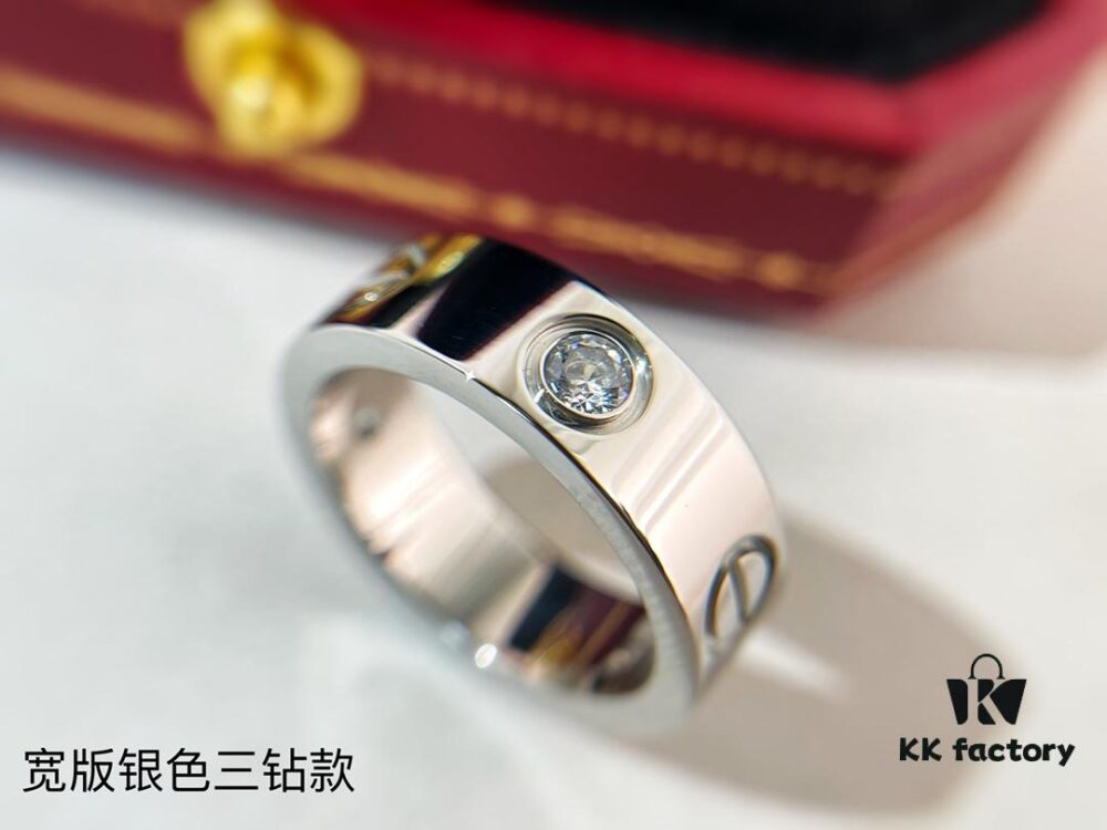 Available in three colors: gold, rose gold, and silver; two styles: with or without diamonds, wide or narrow band; sizes from 5 to 11