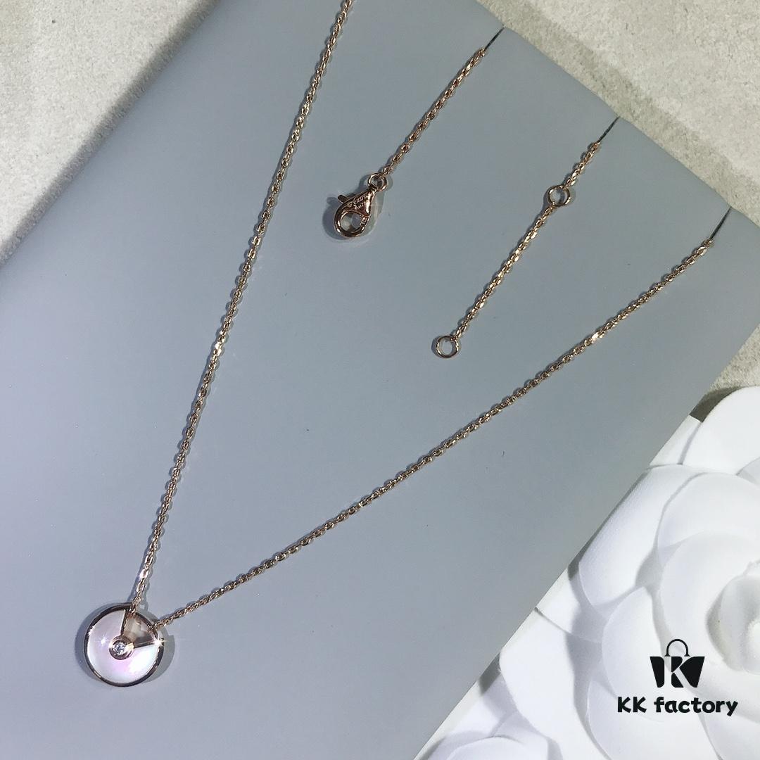 Carter Amulette Pendant Necklace - White Mother-of-Pearl (Love Charm)