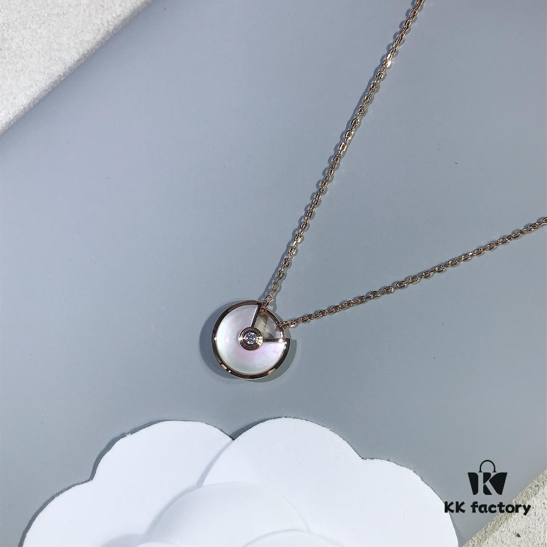 Carter Amulette Pendant Necklace - White Mother-of-Pearl (Love Charm)