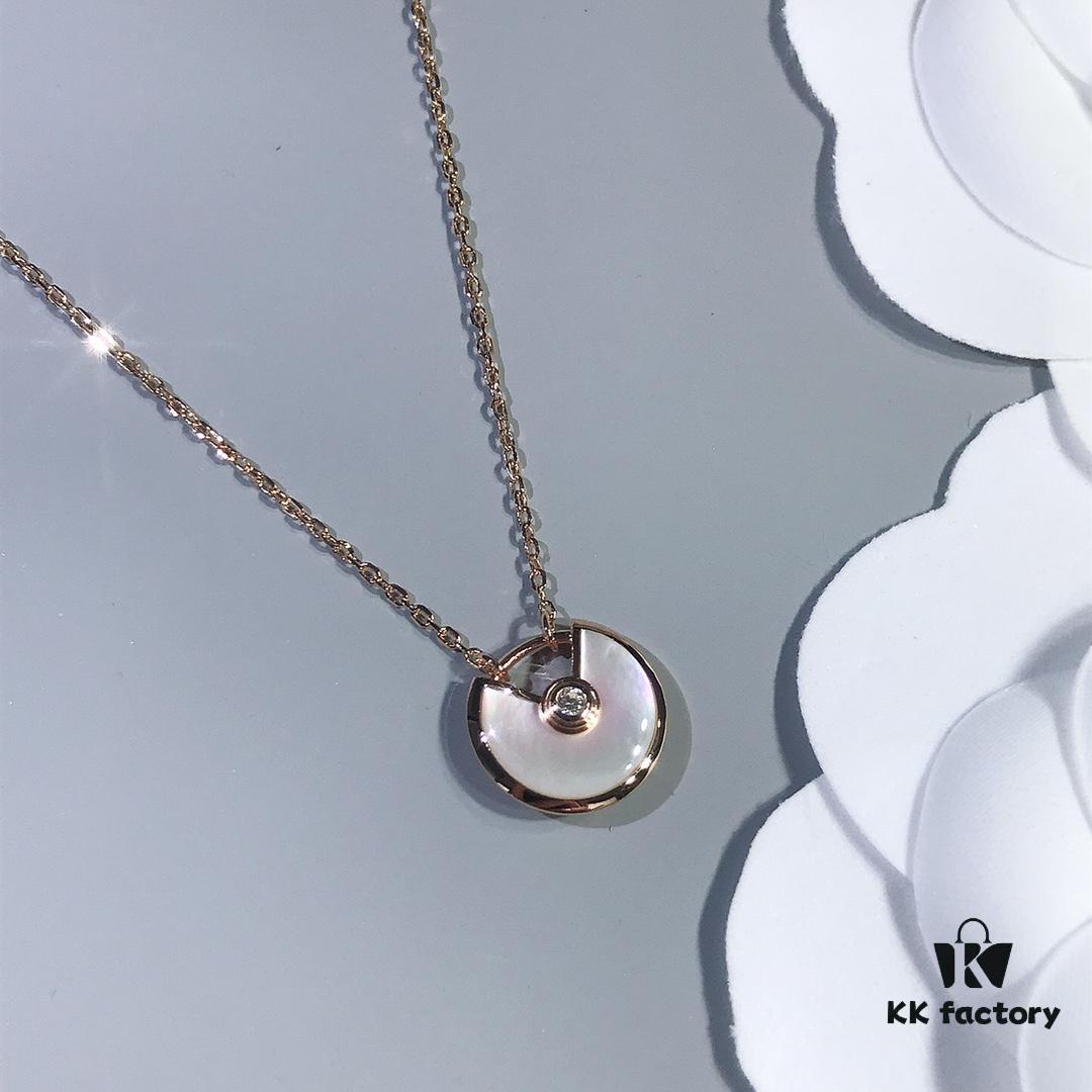 Carter Amulette Pendant Necklace - White Mother-of-Pearl (Love Charm)