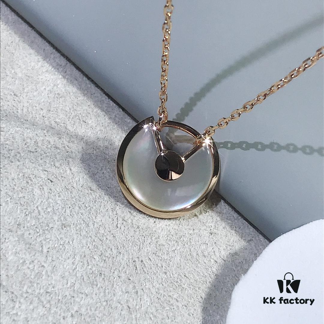 Carter Amulette Pendant Necklace - White Mother-of-Pearl (Love Charm)