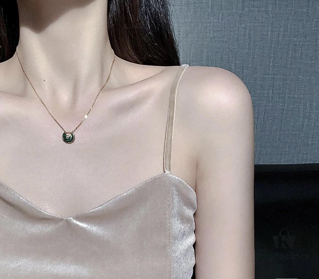 Carter Amulette Pendant Necklace - Malachite (Good Luck Charm)