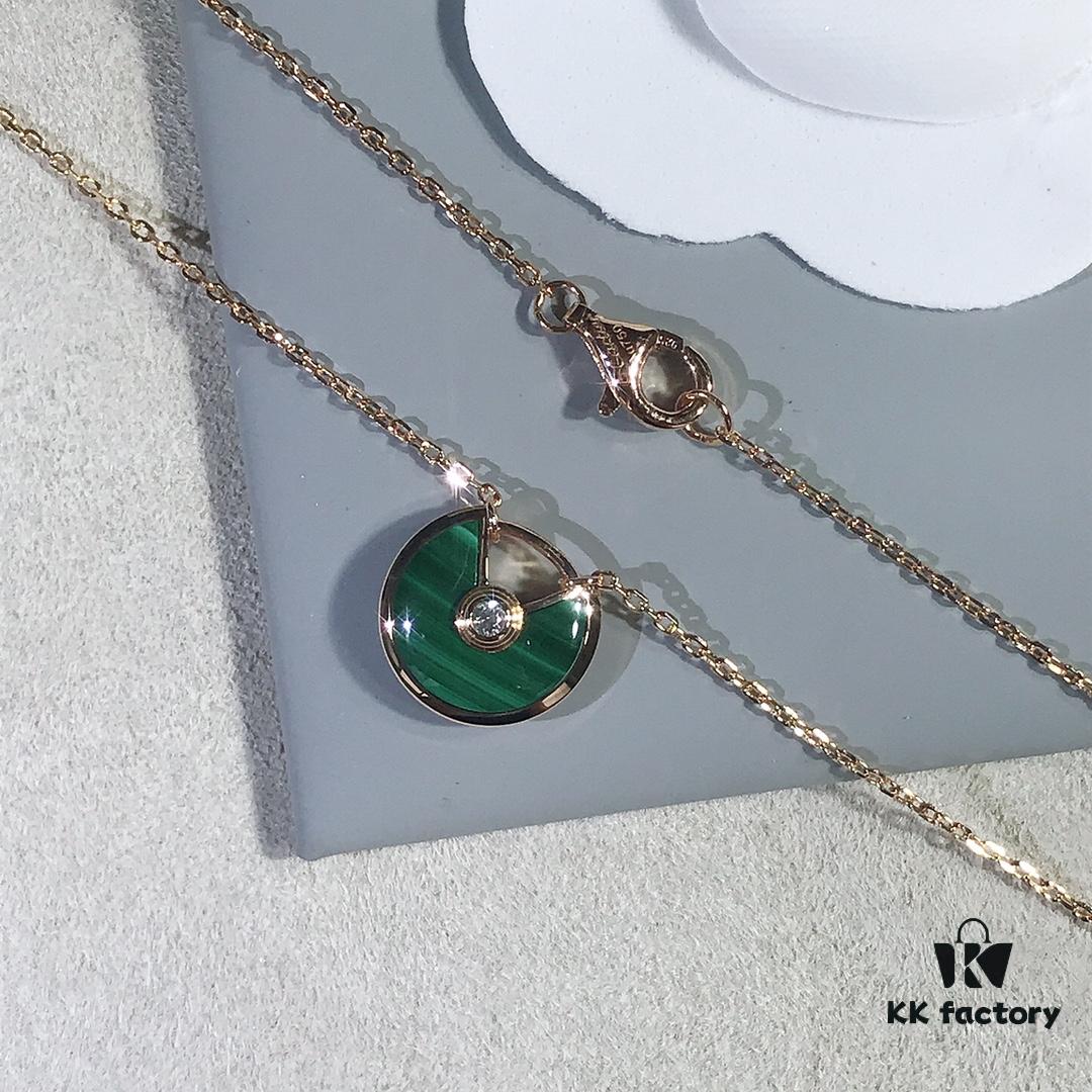 Carter Amulette Pendant Necklace - Malachite (Good Luck Charm)