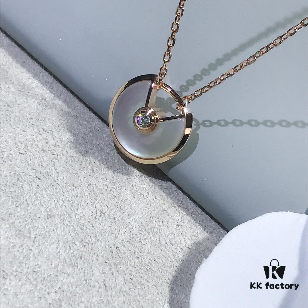 Carter Amulette Pendant Necklace - White Mother-of-Pearl (Love Charm)