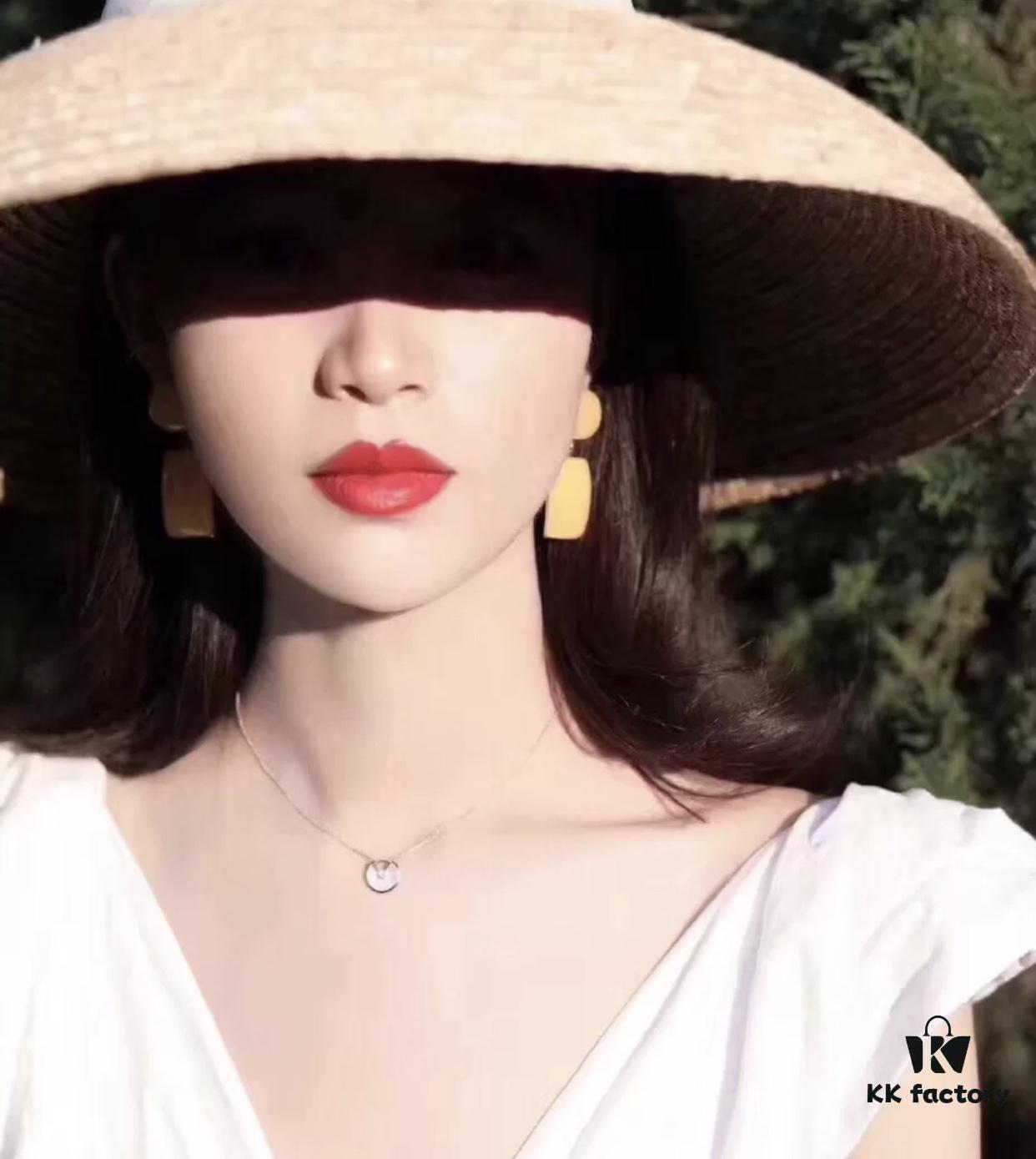 Wearing it in summer brings a naturally soft and refreshing vibe, perfectly complementing the skin tone — truly a divine everyday accessory!