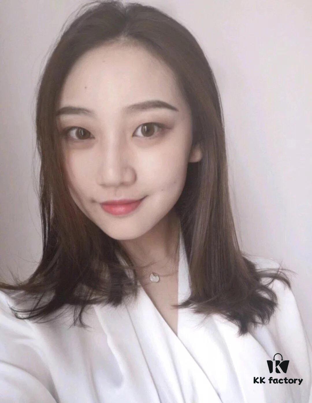 Wearing it in summer brings a naturally soft and refreshing vibe, perfectly complementing the skin tone — truly a divine everyday accessory!