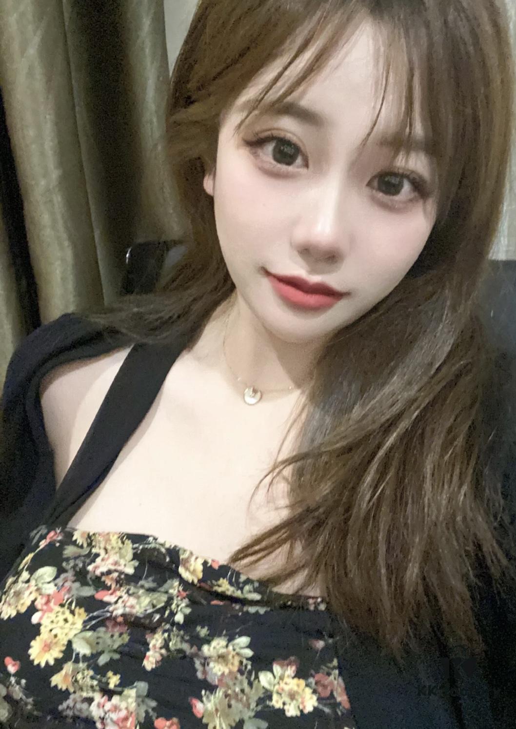 Elegant and Simple Collarbone Chain – A Timeless Accessory That Appeals to Every Woman