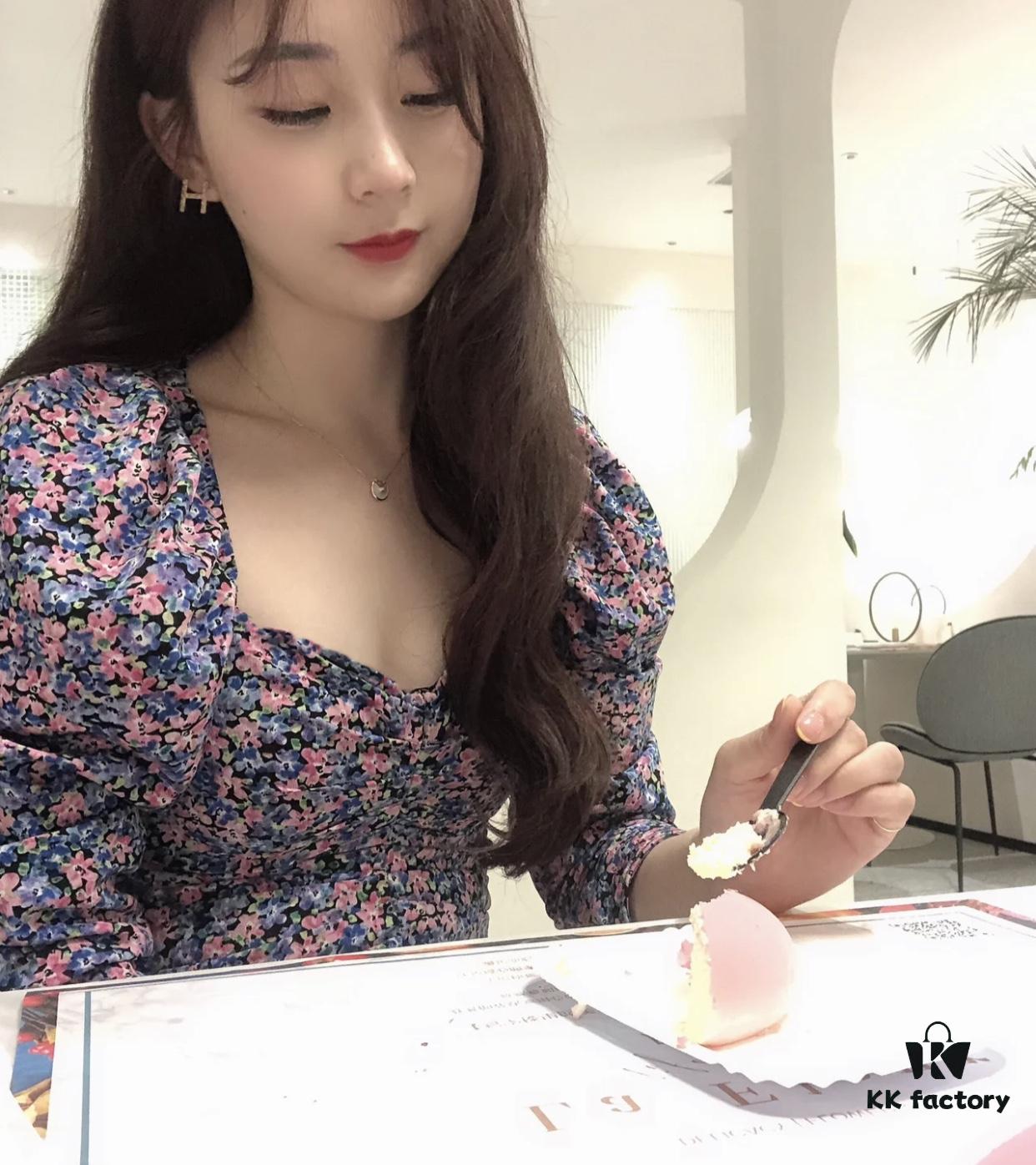 Elegant and Simple Collarbone Chain – A Timeless Accessory That Appeals to Every Woman