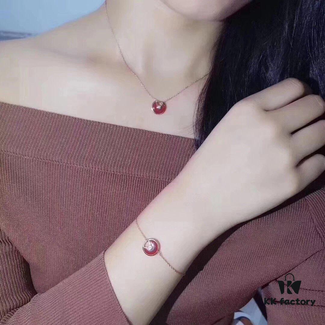 Elegant and Simple Collarbone Chain – A Timeless Accessory That Appeals to Every Woman