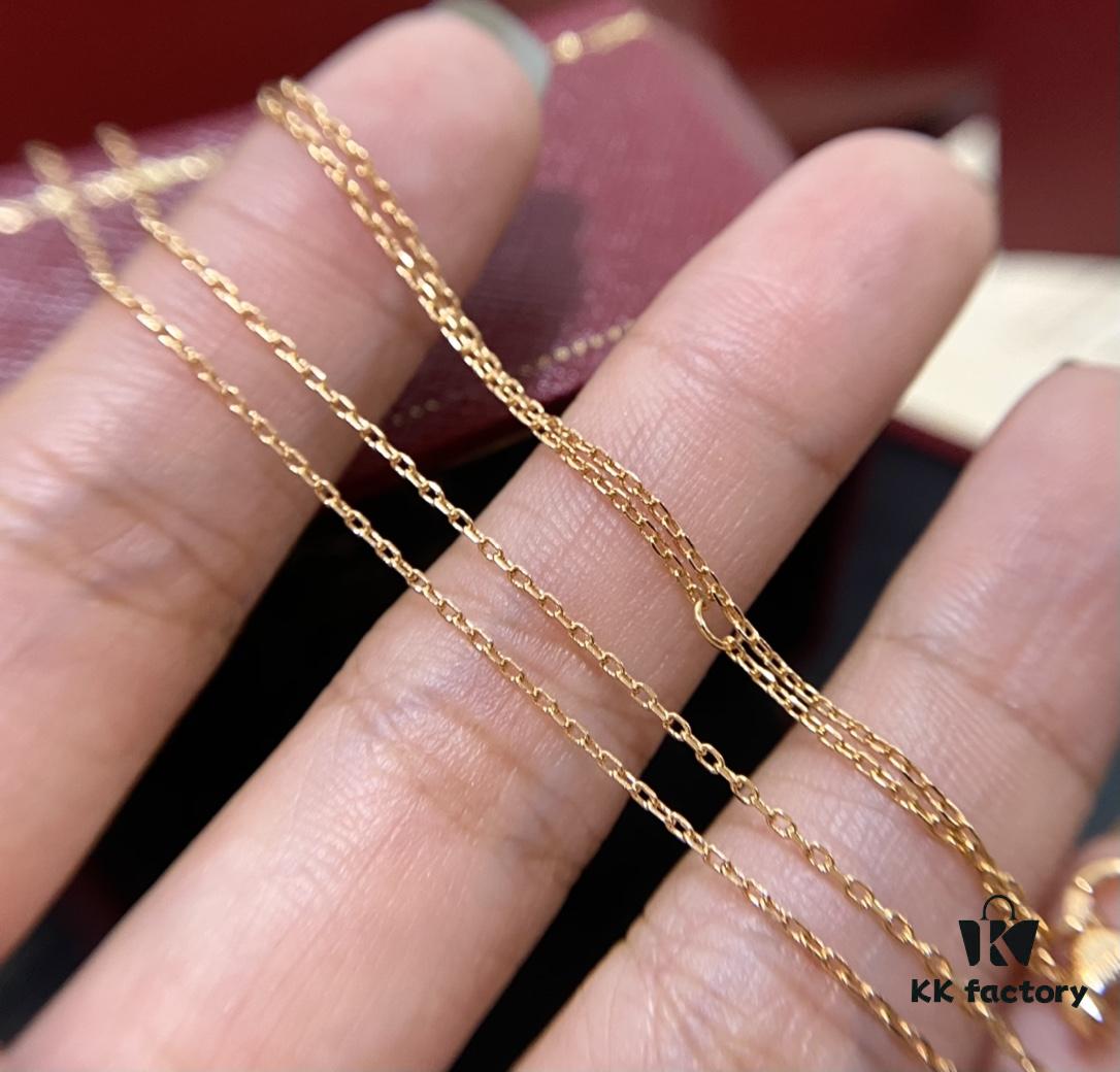 Another set of real shots for the chain. The entire chain is substantial in weight! Features a small clasp for adjustable length, making it eye-catching yet traditional to wear, with a unique design that stands out.