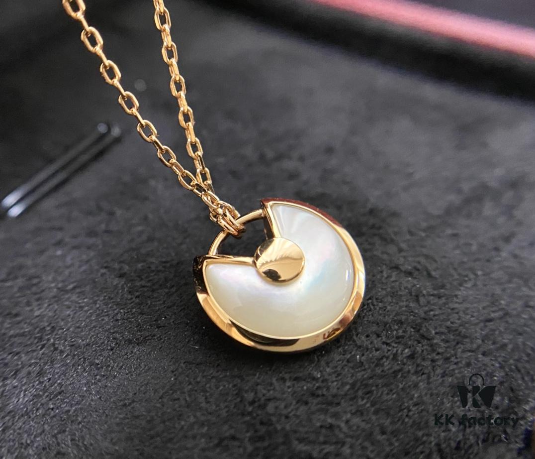 Experience the Details Under a Magnifying Glass: The White Is White Mother-of-Pearl, Symbolizing Protection