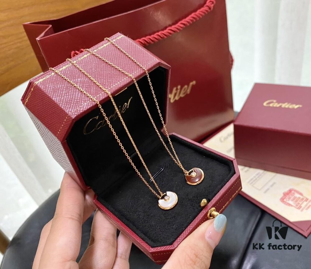 Two-color design, feel the overall texture; simple style matches any outfit – a must-have for everyone, definitely not a cheap imitation!