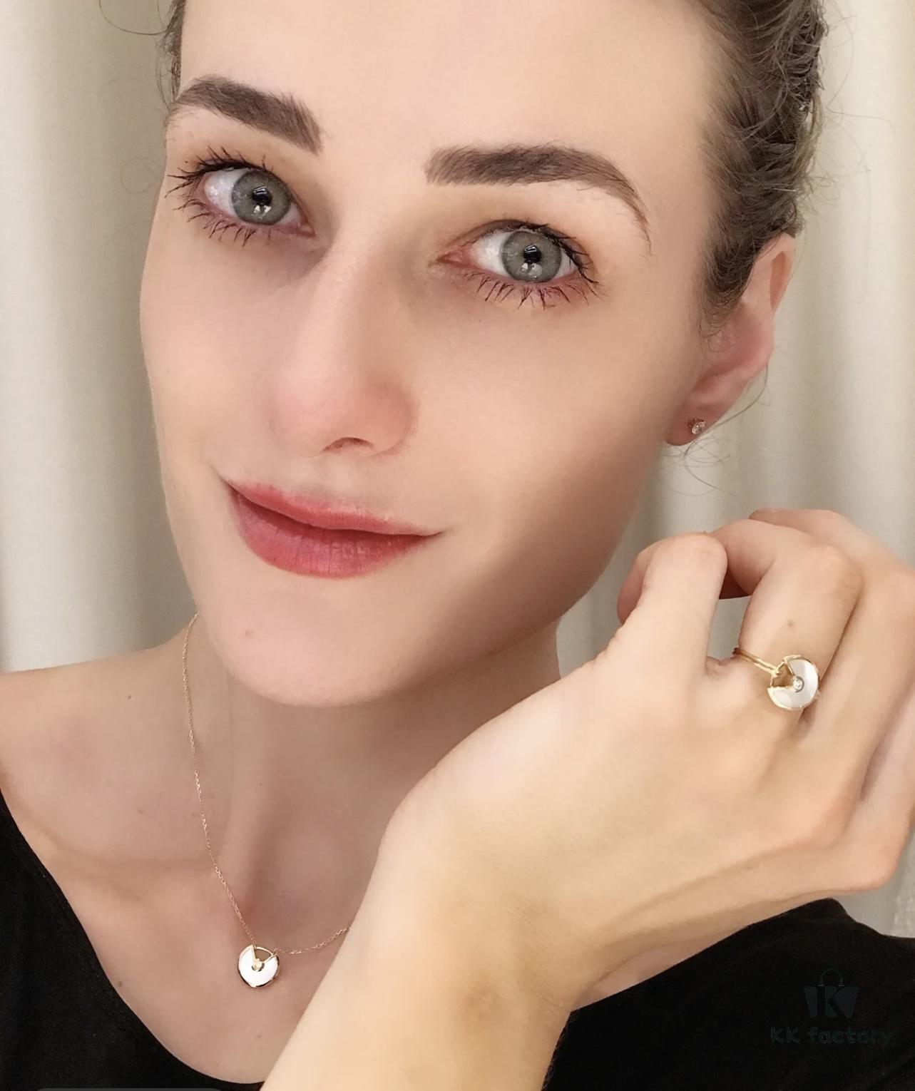 Cartier's classic style, no need to think twice — after waiting 4 years for this batch, if it were a replica, I would've sold it long ago. So just grab it confidently from my source!