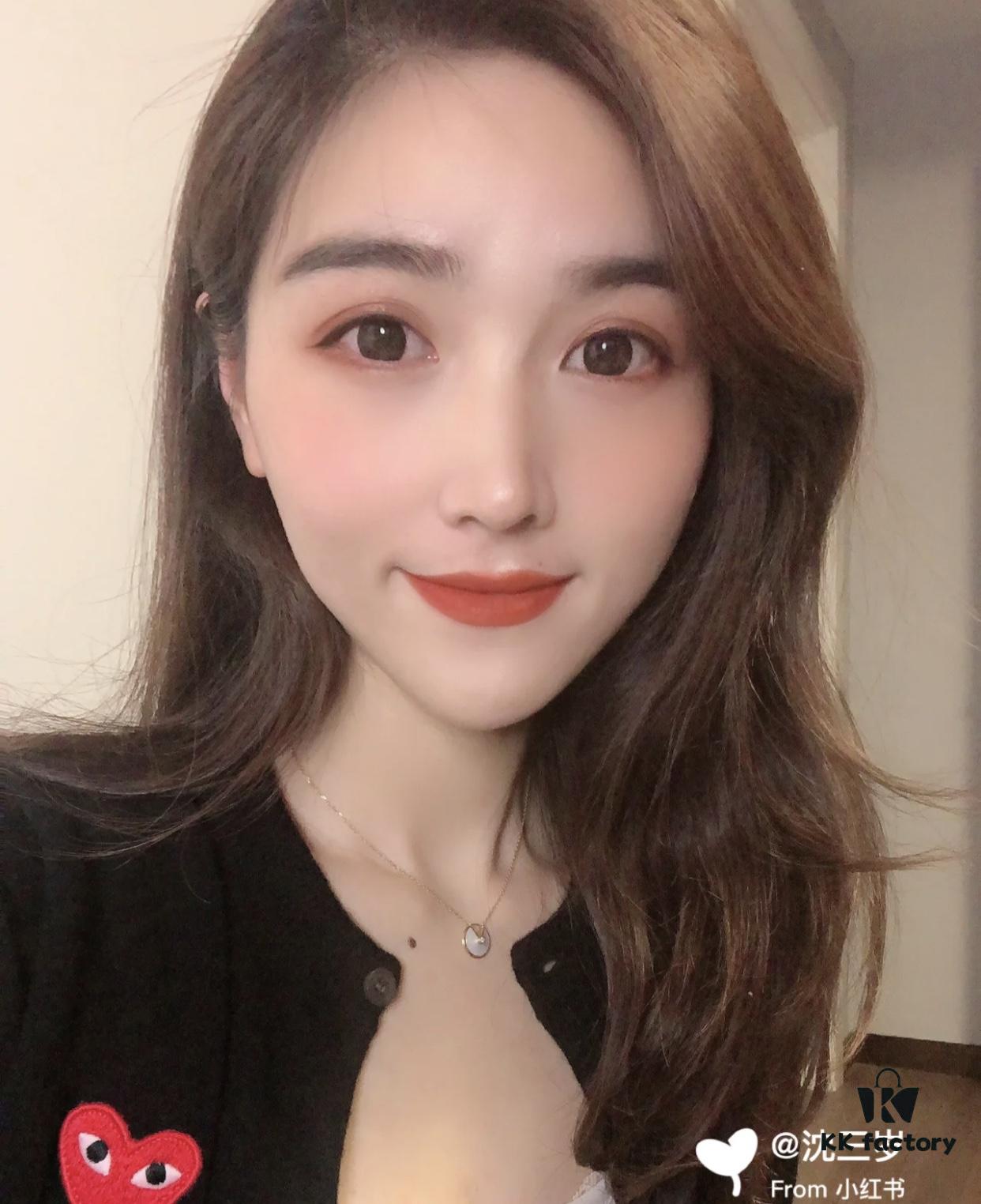 Classic Amulet Necklace, a Timeless Piece I've Worn for Four Years – Effortlessly Matches Any Style