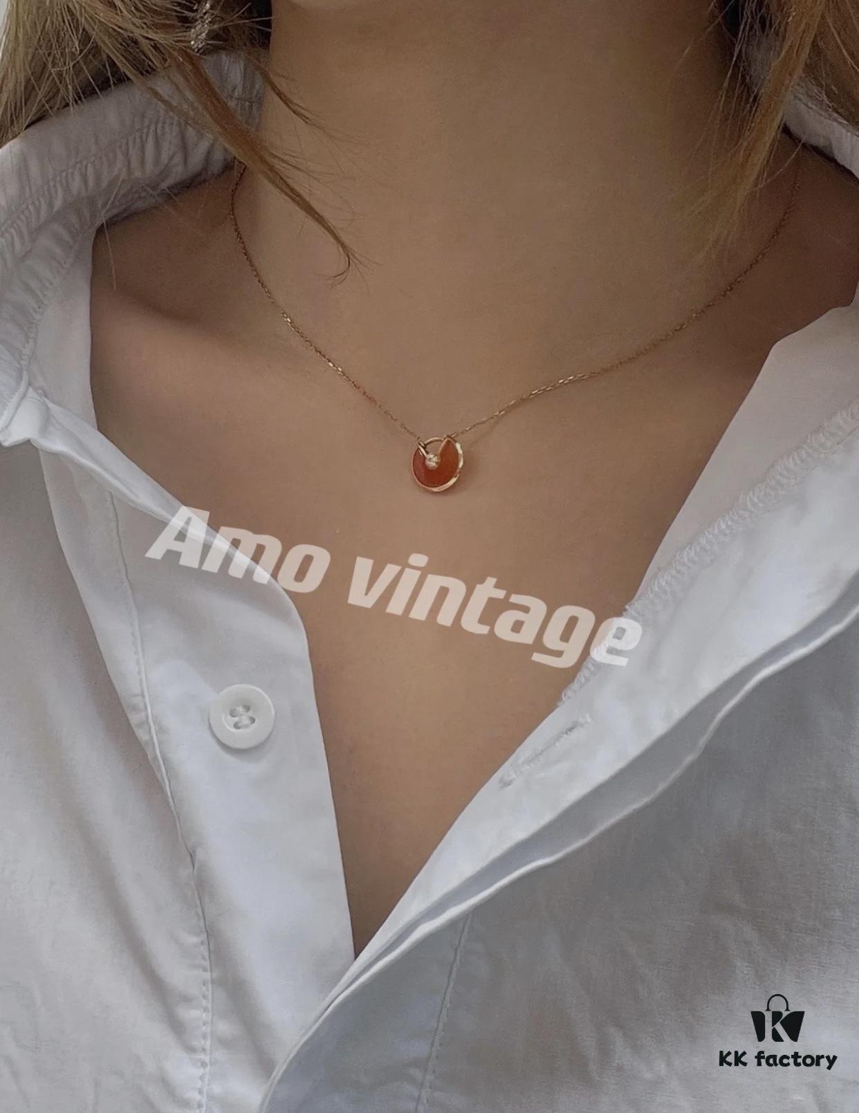 Classic Amulet Necklace, a Timeless Piece I've Worn for Four Years – Effortlessly Matches Any Style