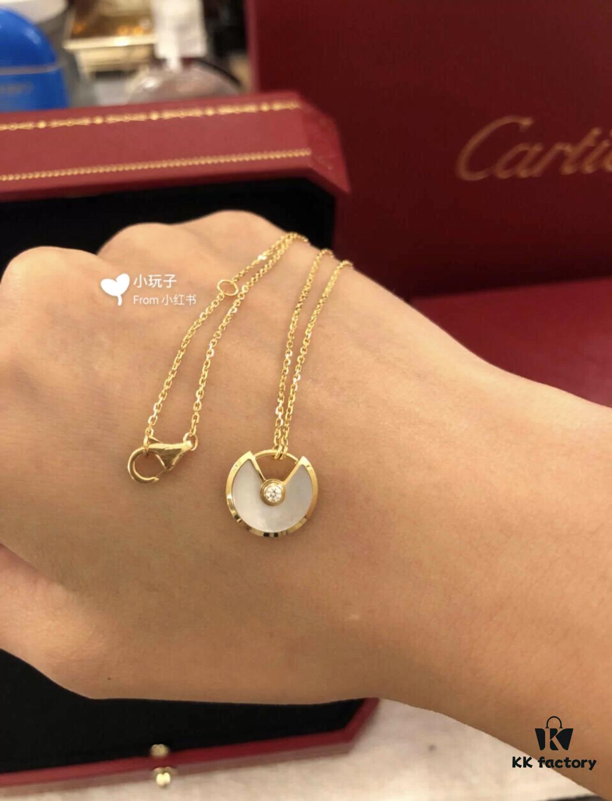 Classic Amulet Necklace, a Timeless Piece I've Worn for Four Years – Effortlessly Matches Any Style