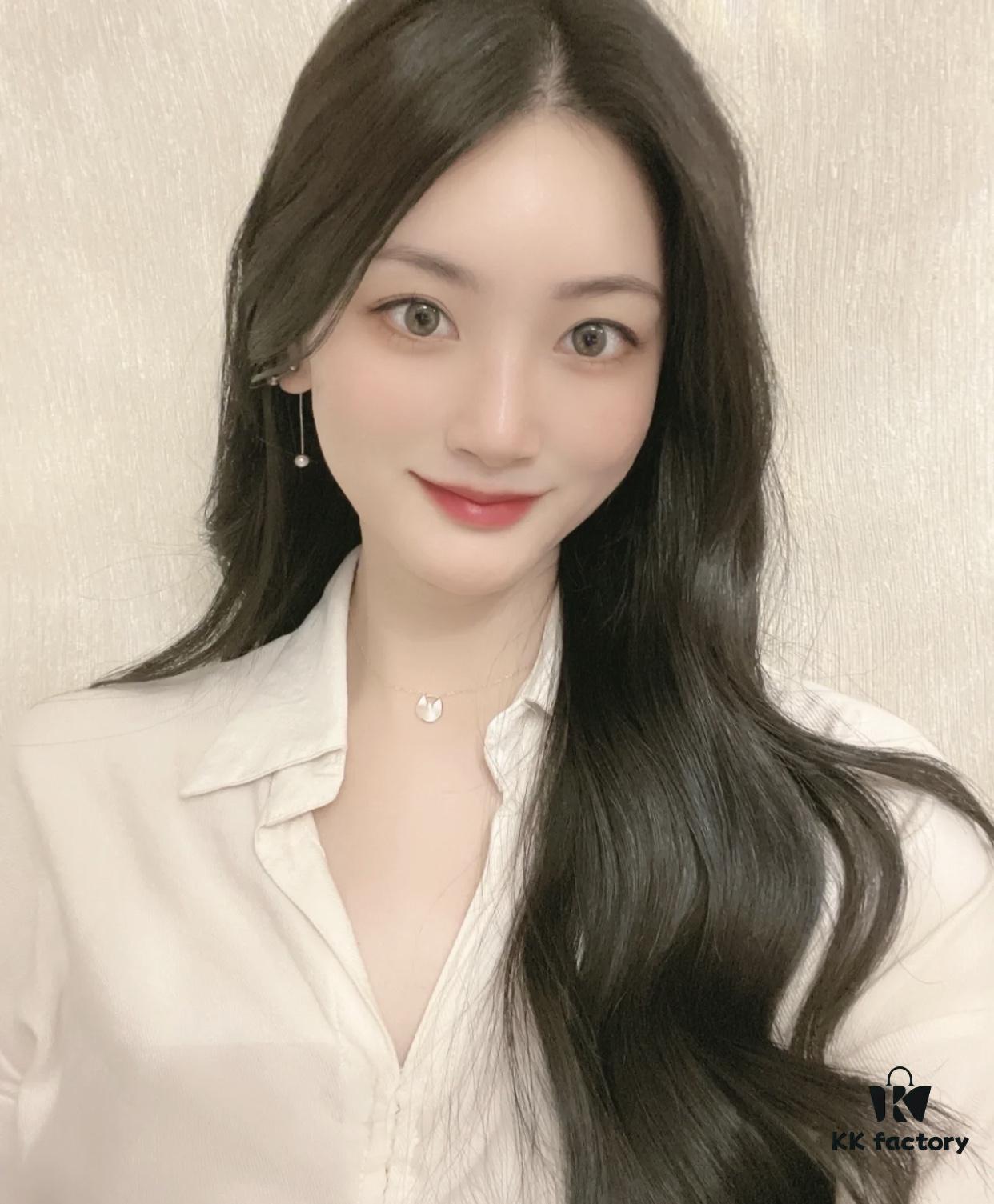 Classic Internet-Famous Style Adored by Celebrities and Influencers