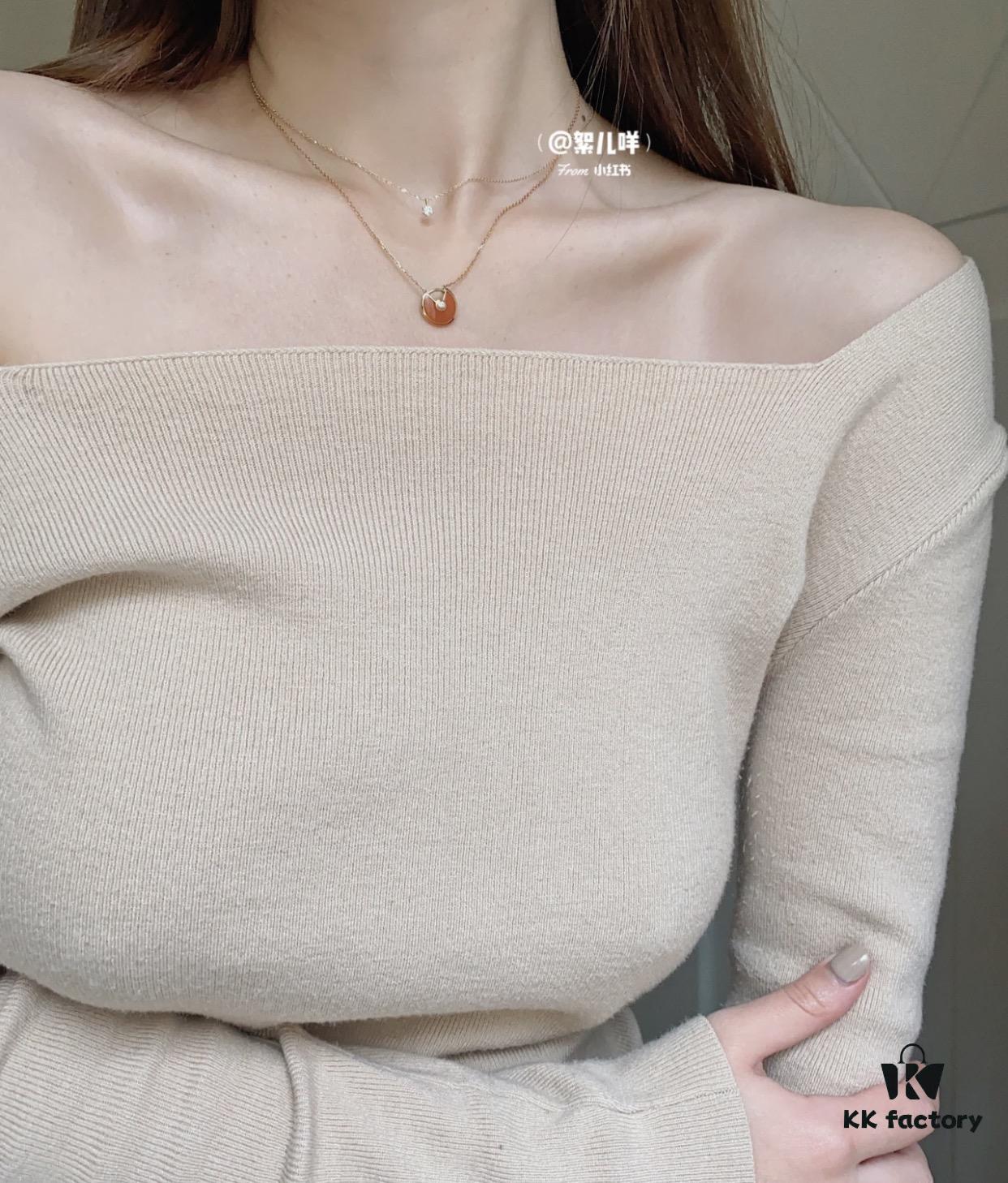 Classic Internet-Famous Style Adored by Celebrities and Influencers