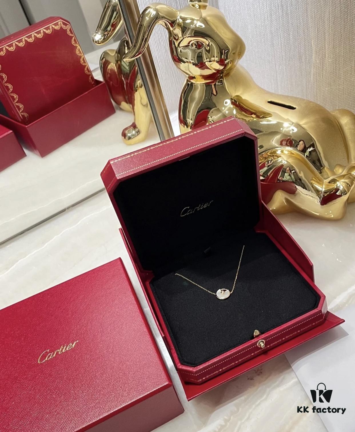 Two colors arranged today, red represents health, white represents protection, a destined connection at first sight, with each piece carrying such beautiful meaning. Owning it is like possessing supernatural magic, ensuring you won't want to take it off once worn.