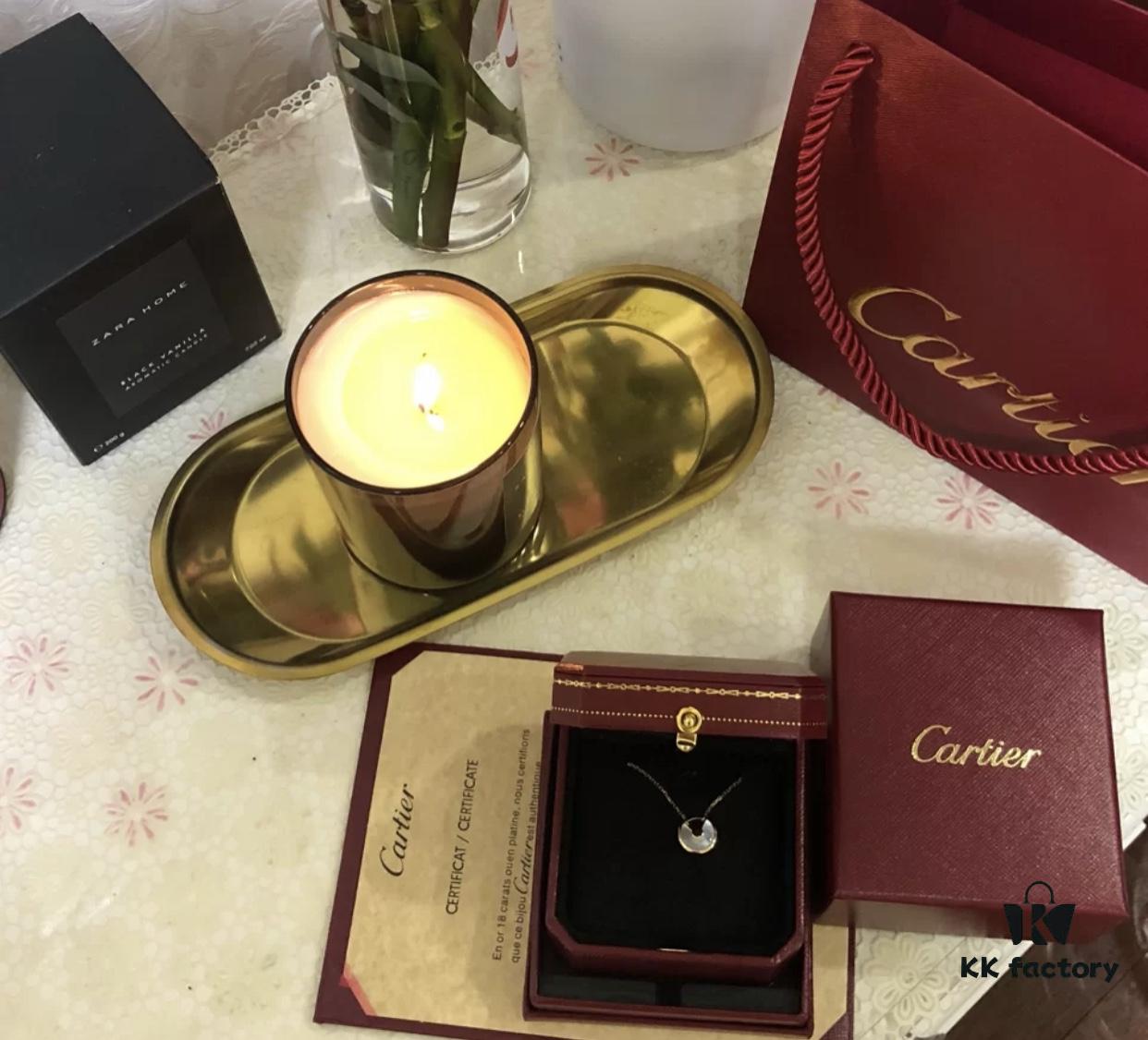 Two colors arranged today, red represents health, white represents protection, a destined connection at first sight, with each piece carrying such beautiful meaning. Owning it is like possessing supernatural magic, ensuring you won't want to take it off once worn.