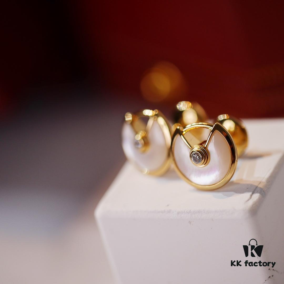 Cartier Amulette de Cartier Classic Pendant Earrings, Exquisite CNC-Carved Double-Tone Design with White Mother-of-Pearl and Green Malachite, Triple-Layer Flying Saucer Center with Full Dual-Side Diamond Setting