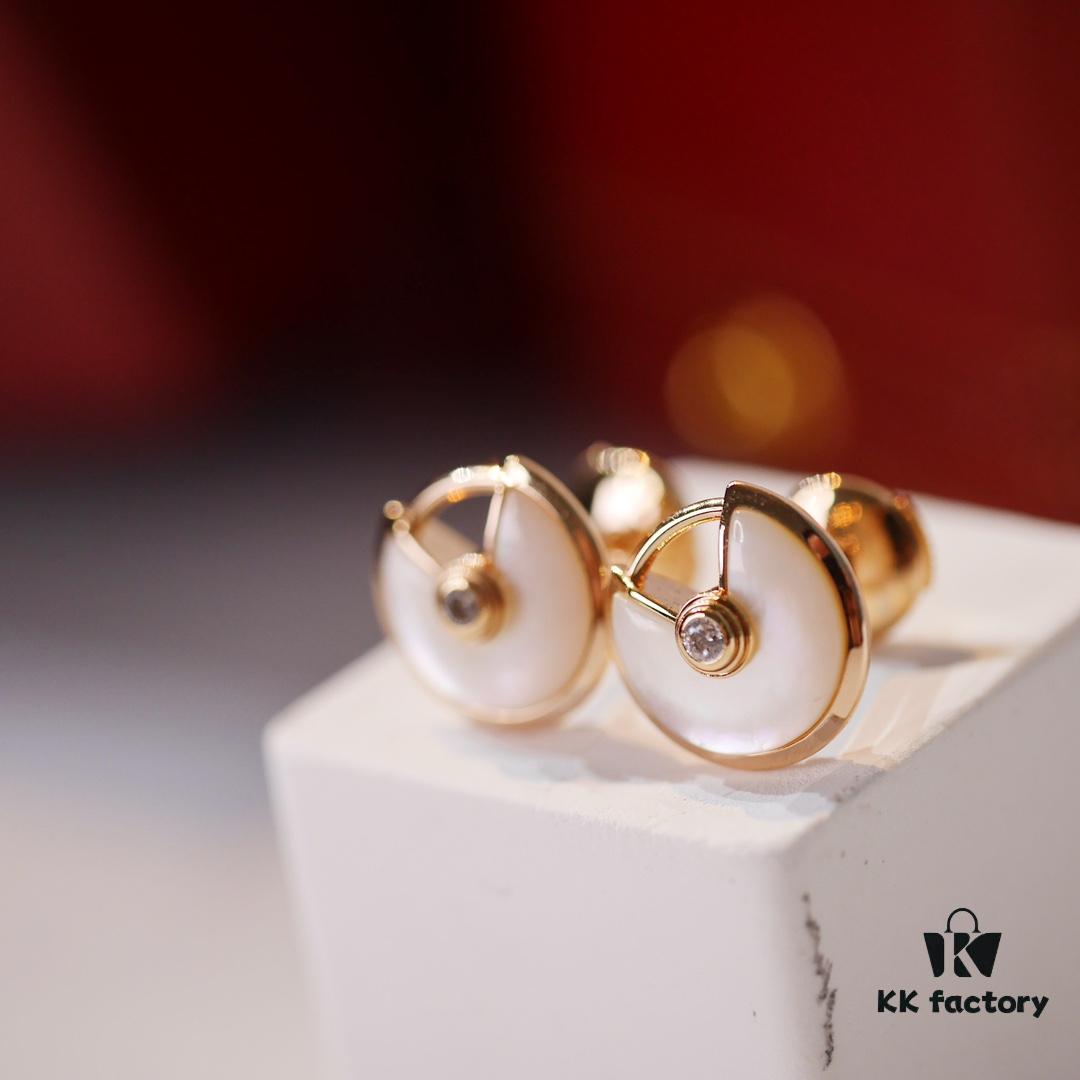 Cartier Amulette de Cartier Classic Pendant Earrings, Exquisite CNC-Carved Double-Tone Design with White Mother-of-Pearl and Green Malachite, Triple-Layer Flying Saucer Center with Full Dual-Side Diamond Setting