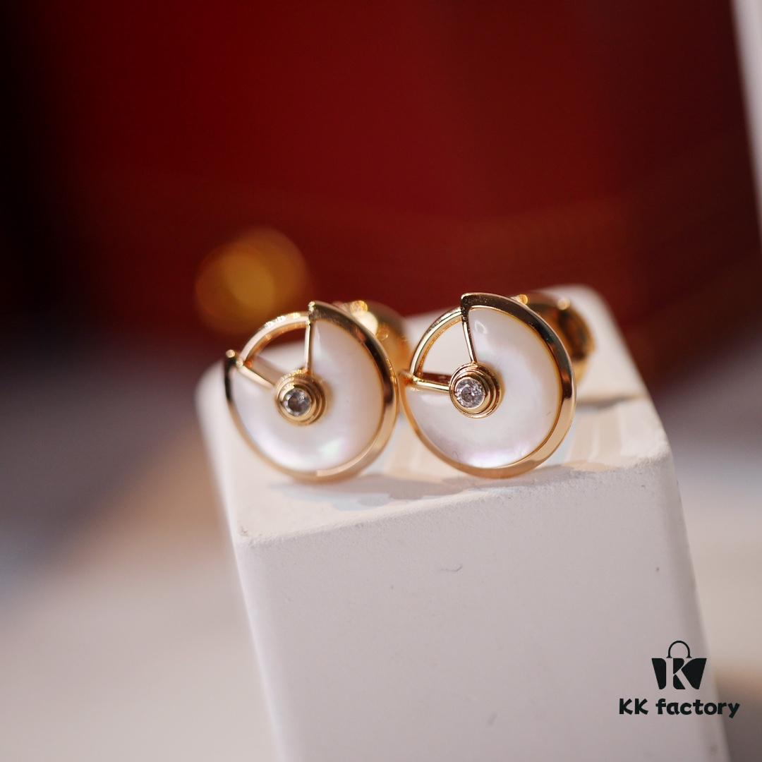 Cartier Amulette de Cartier Classic Pendant Earrings, Exquisite CNC-Carved Double-Tone Design with White Mother-of-Pearl and Green Malachite, Triple-Layer Flying Saucer Center with Full Dual-Side Diamond Setting