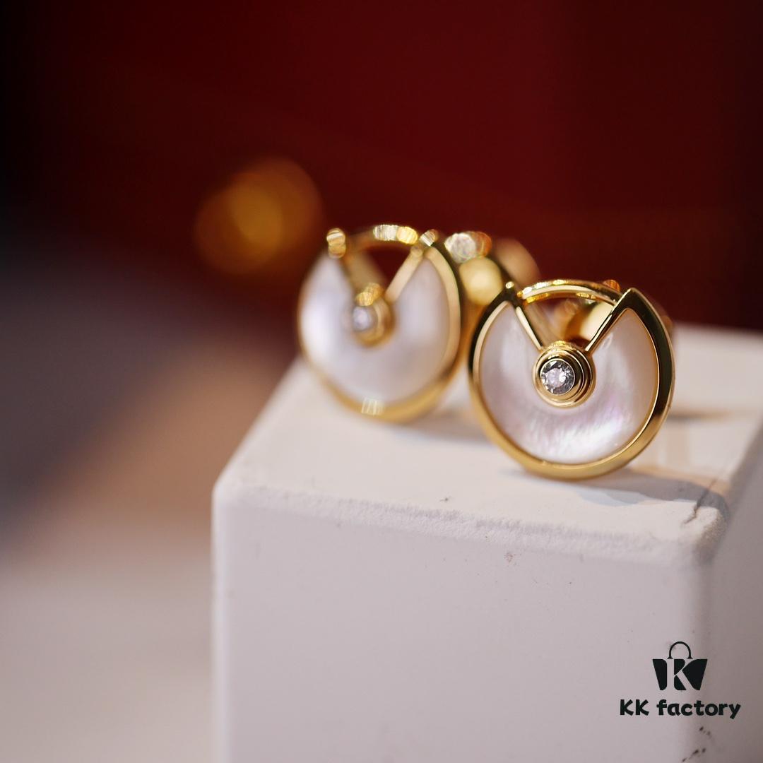 Cartier Amulette de Cartier Classic Pendant Earrings, Exquisite CNC-Carved Double-Tone Design with White Mother-of-Pearl and Green Malachite, Triple-Layer Flying Saucer Center with Full Dual-Side Diamond Setting