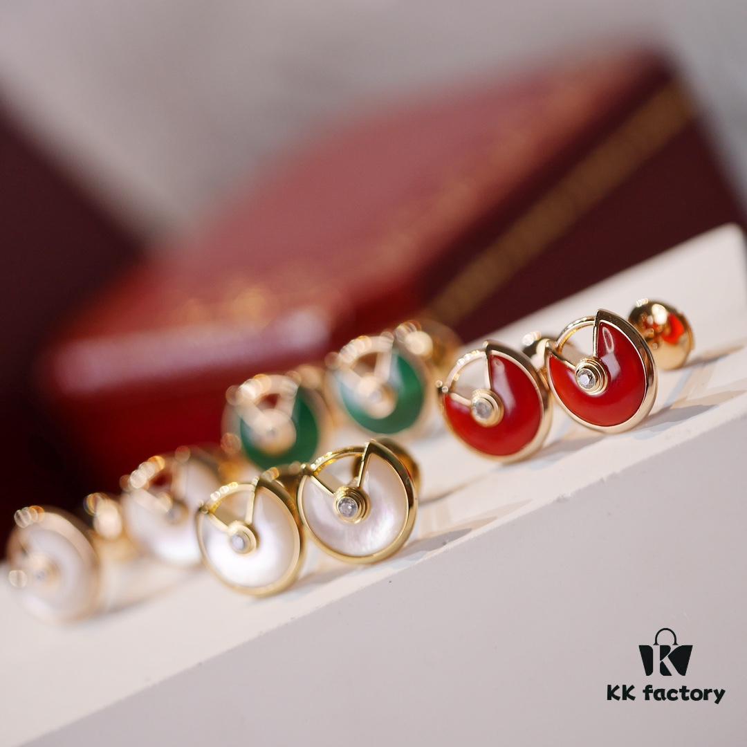 Cartier Amulette de Cartier Classic Stud Earrings, Exquisite CNC-Carved Lucky Charm with White Mother-of-Pearl and Green Malachite, Dual-Tone Design, Triple-Layer Flying Saucer Pendant, Fully Encrusted with Brilliant Diamonds