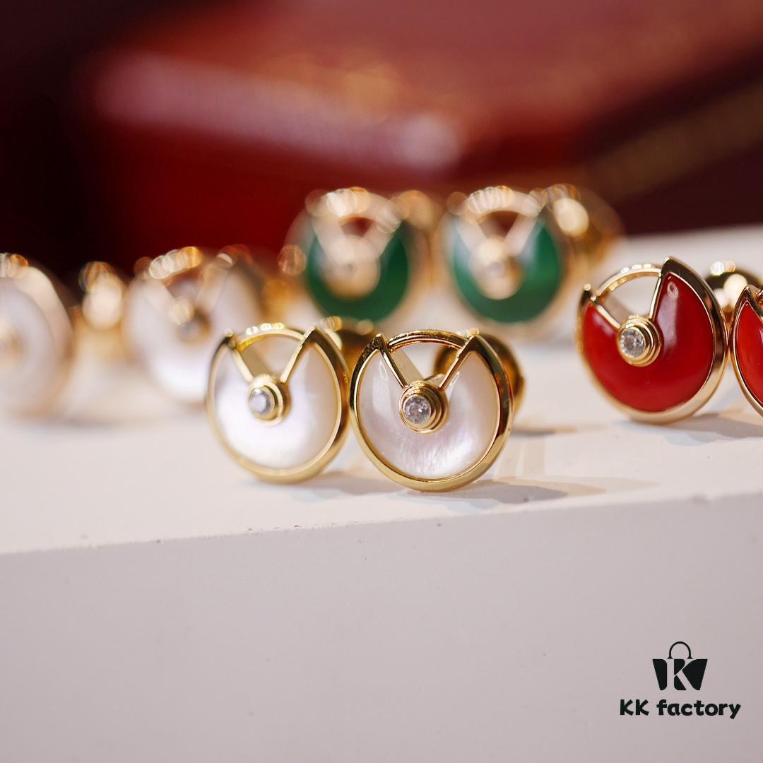 Cartier Amulette de Cartier Classic Stud Earrings, Exquisite CNC-Carved Lucky Charm with White Mother-of-Pearl and Green Malachite, Dual-Tone Design, Triple-Layer Flying Saucer Pendant, Fully Encrusted with Brilliant Diamonds