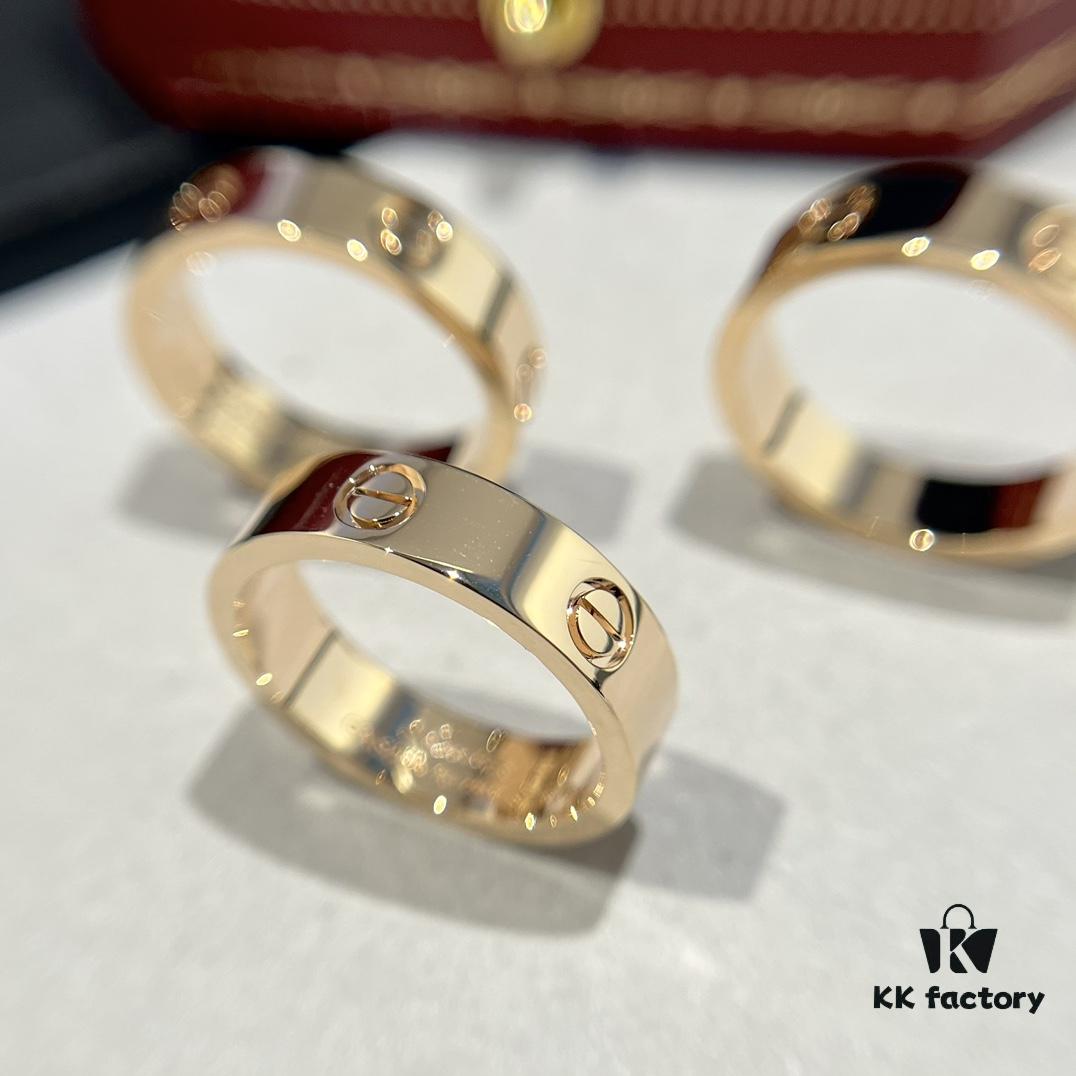 So beautiful! Wide-style statement ring with exquisite details, crafted by precision CNC engraving, each line is clear and sharp, full of texture and radiant in the sunlight!