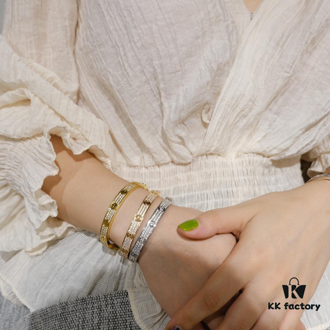 Wearing Illustration ❤️