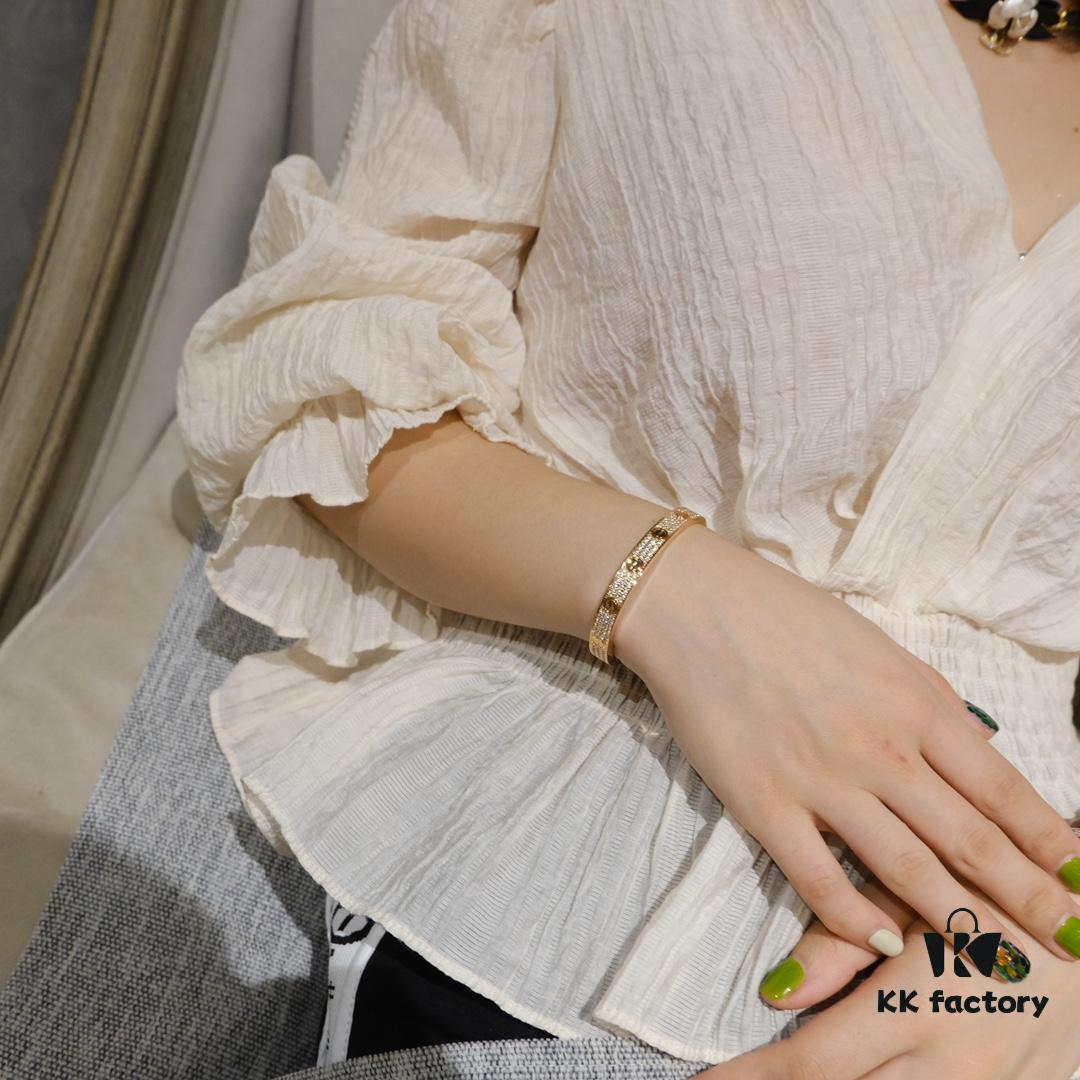 Wearing Illustration ❤️