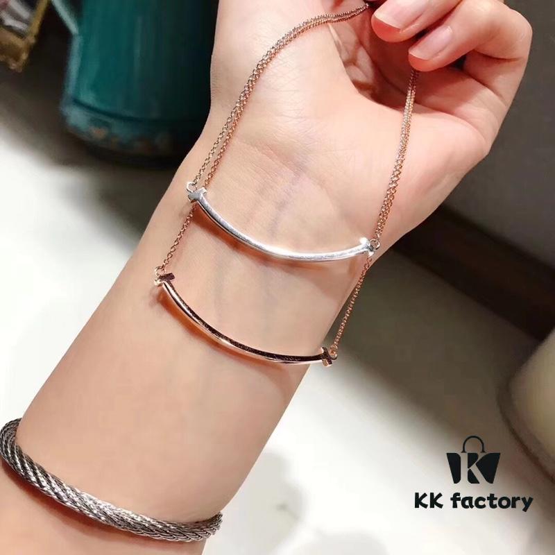 High-End Item! Tiffany Small Smiley Polished Necklace