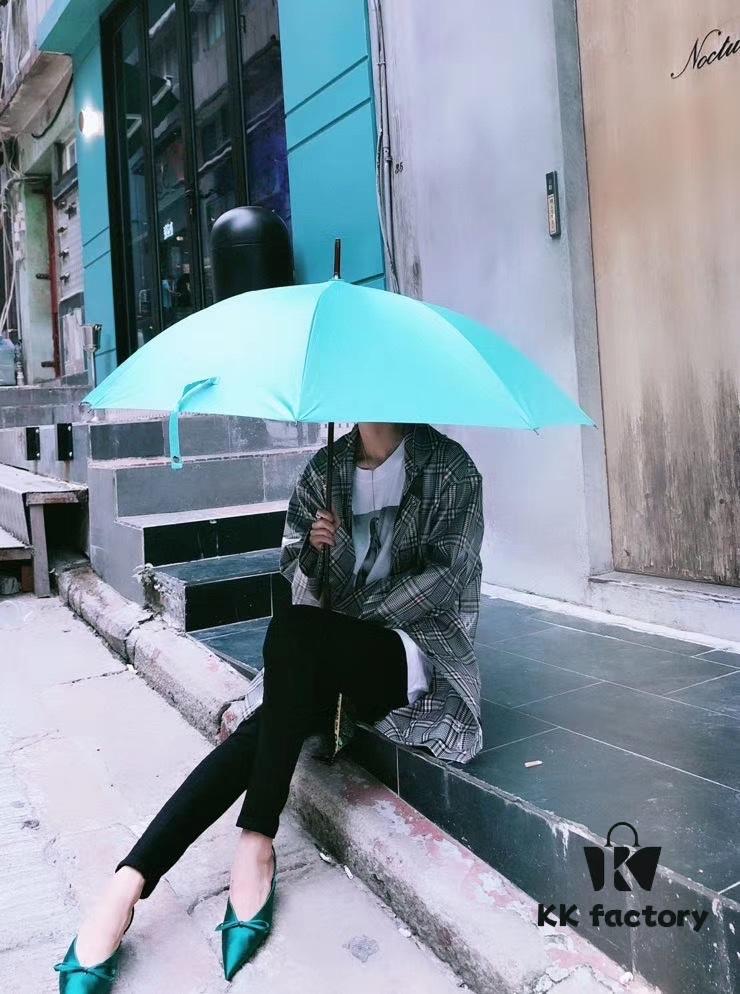 It's Tiffany Blue, a Unique Umbrella ☔️