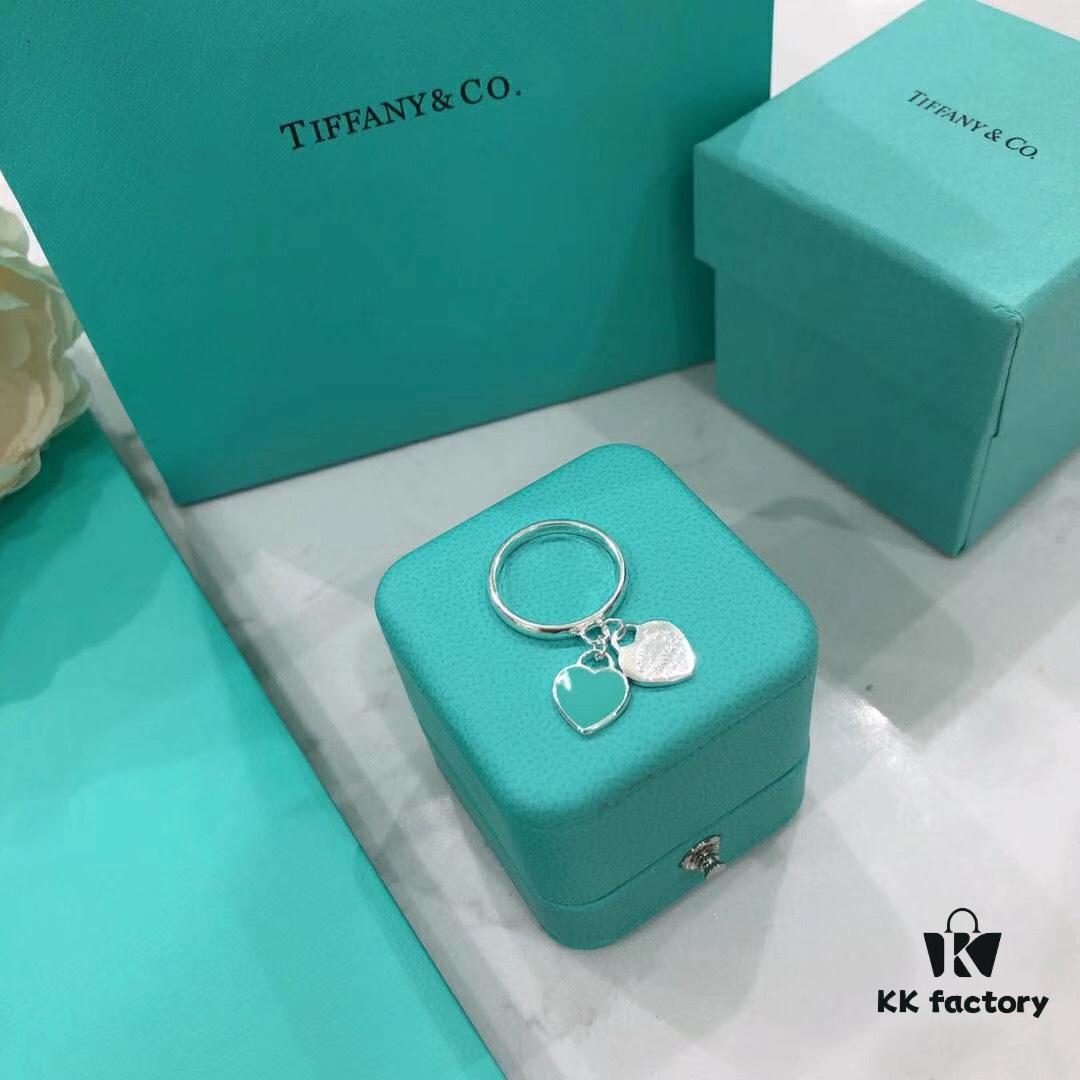 Tiffany & Co. Classic Enamel Green Heart Accent Ring 💍