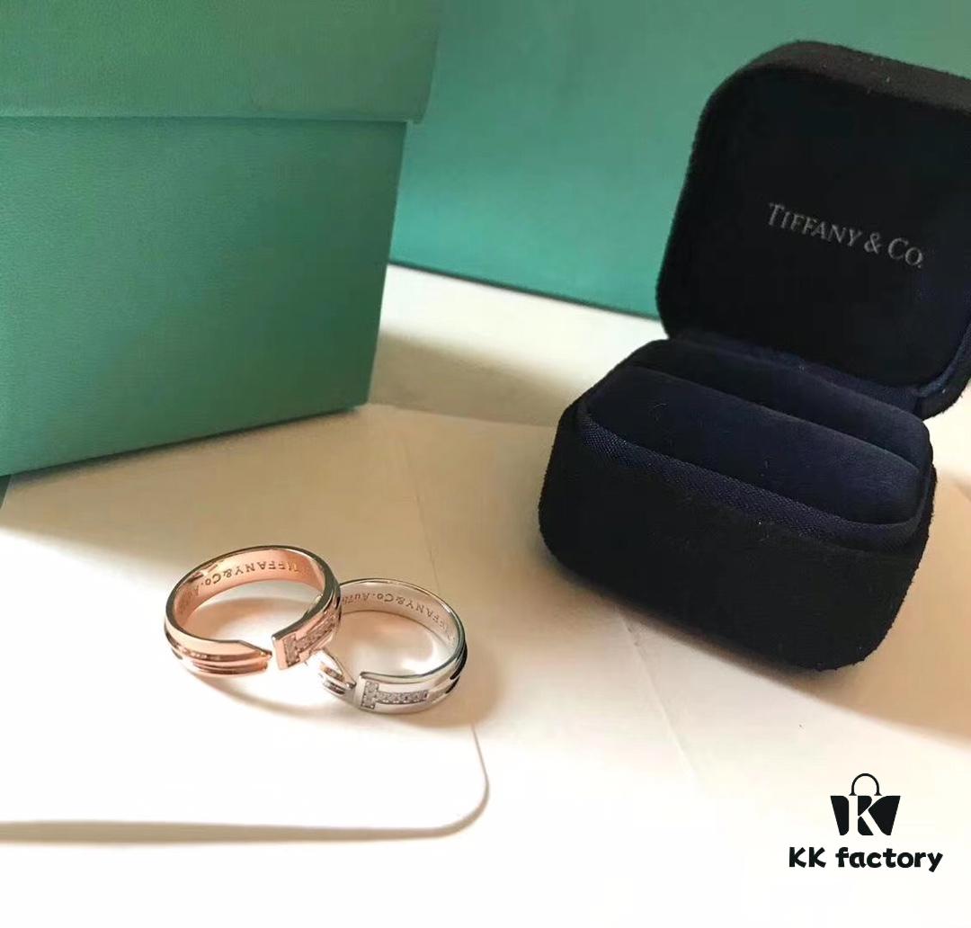 Tiffany & Co. Modern Keys Collection New Single T Smooth Asymmetrical Open Ring