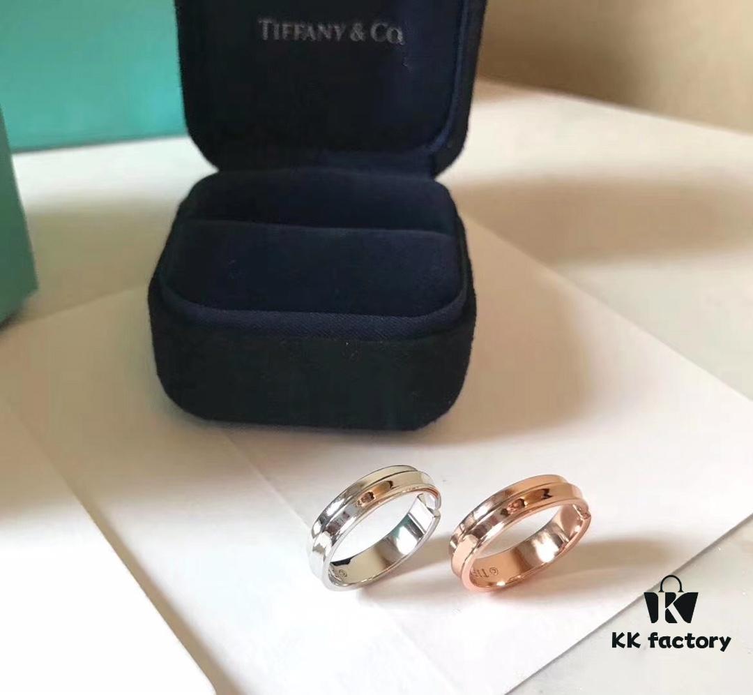 Tiffany & Co. Modern Keys Collection New Single T Smooth Asymmetrical Open Ring