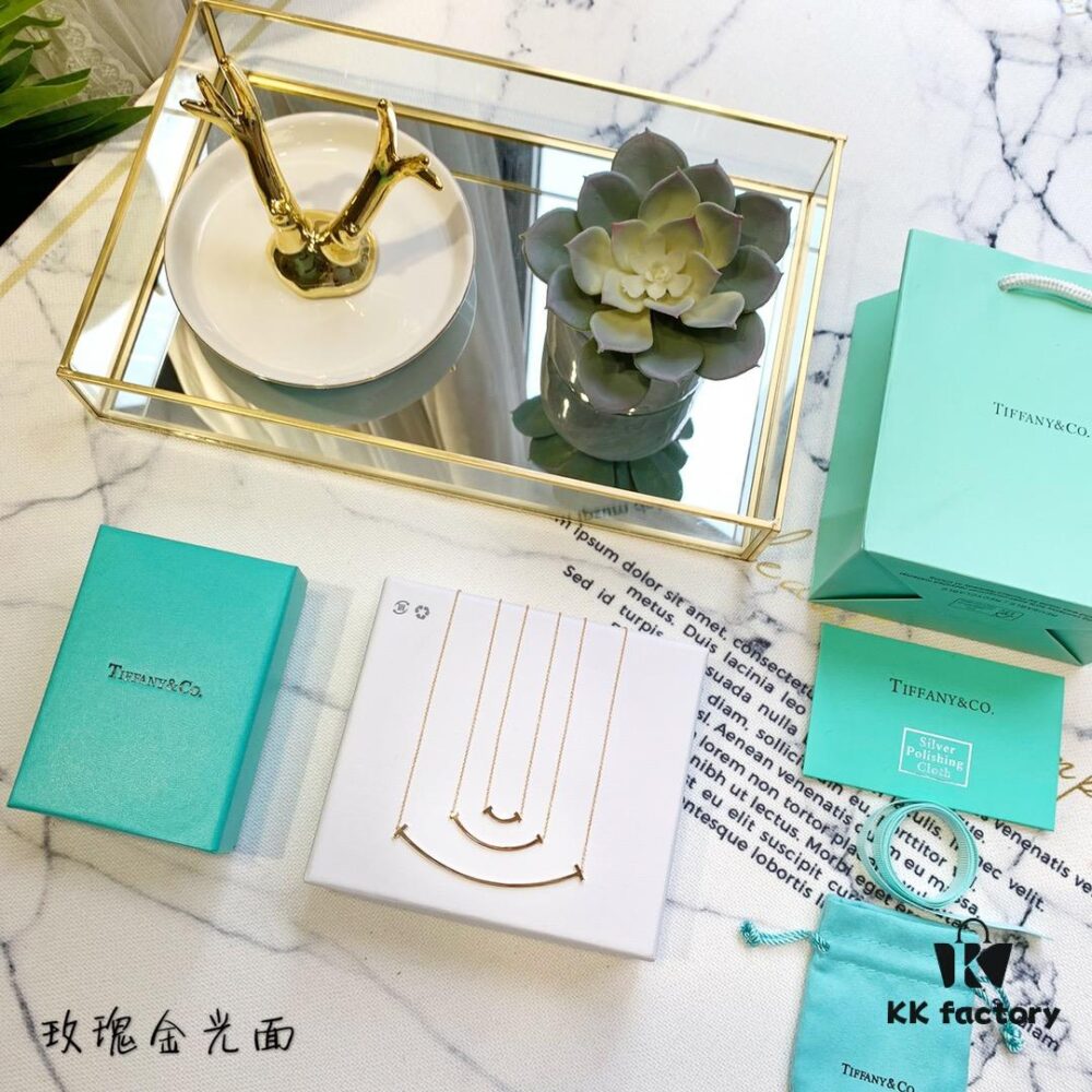 Tiffany & Co. Smooth Finish Smile Necklace