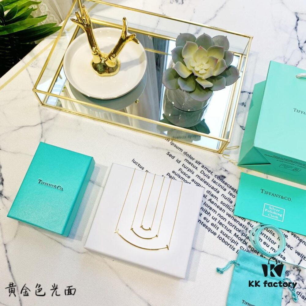 Tiffany & Co. Smooth Finish Smile Necklace