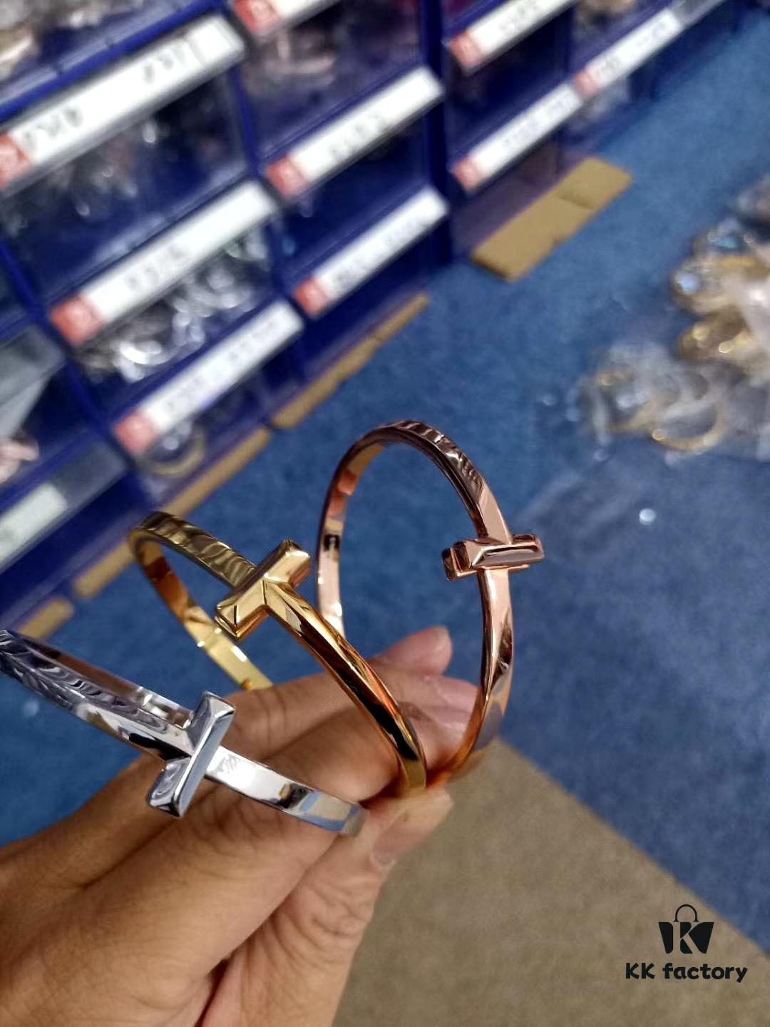 Tiffany & Co. T Collection Asymmetrical Wide Bracelet, Imported Gold-Plated Material with High-Carbon Diamonds, Celebrity Style Worn by Yang Mi, Yi Yangqianxi, Joey Yung