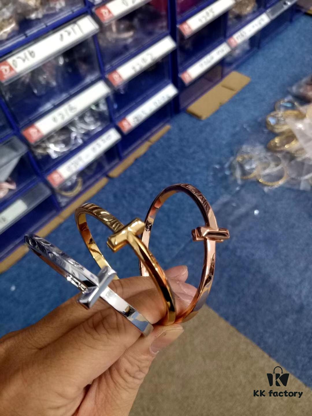 Tiffany & Co. T Collection Asymmetrical Wide Bracelet, Imported Gold-Plated Material with High-Carbon Diamonds, Celebrity Style Worn by Yang Mi, Yi Yangqianxi, Joey Yung