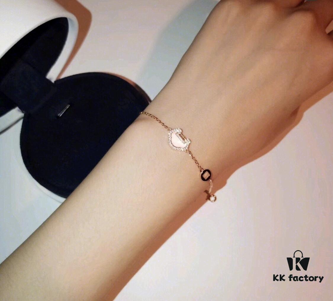 Qeelin Yu Yi Collection Ruyi Double Diamond Lock Necklace