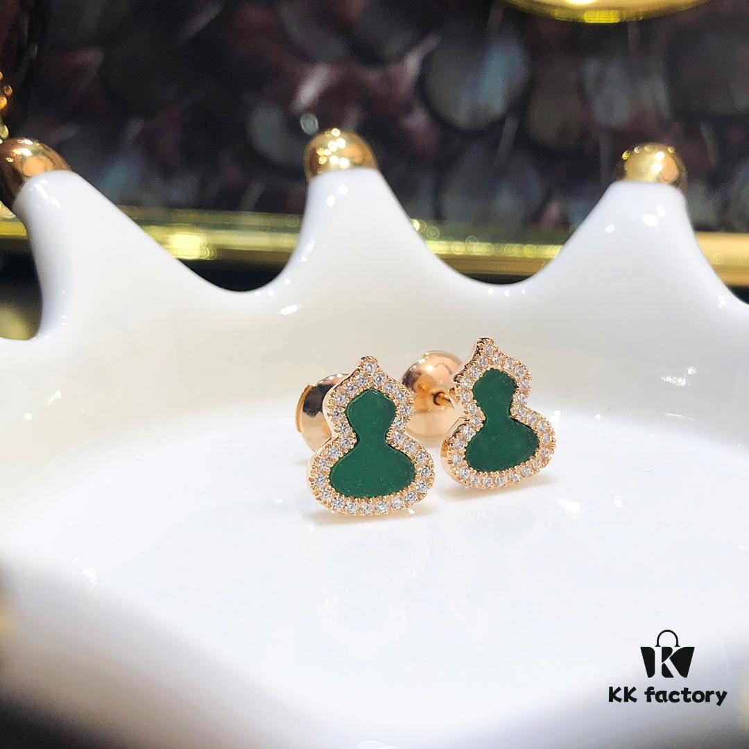 Gourd Green Jadeite, Green Agate, White Mother-of-Pearl Stud Earrings