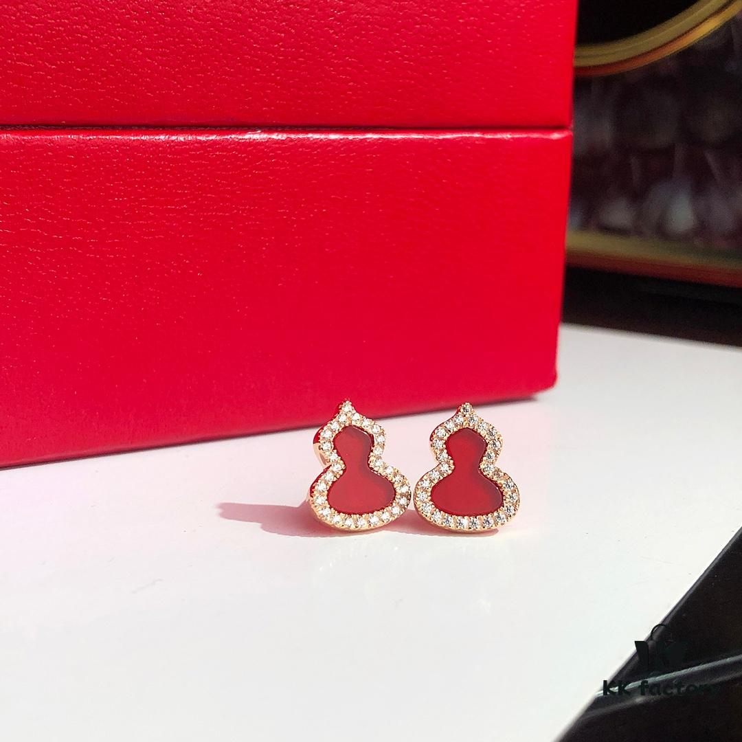 Gourd-shaped Green Jadeite, Green Agate, and White Mother-of-Pearl Stud Earrings