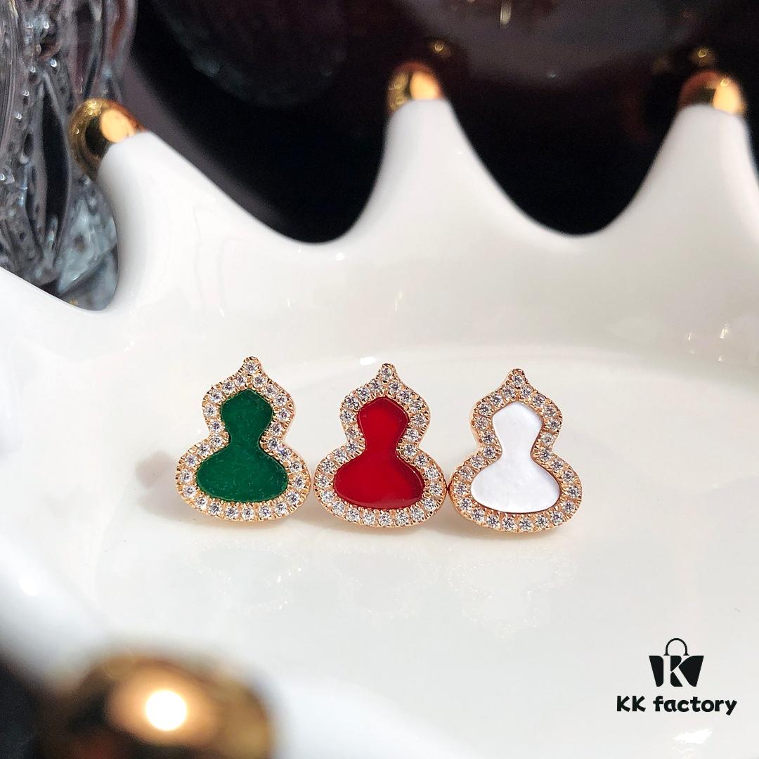 Gourd Green Jadeite, Green Agate, White Mother-of-Pearl Stud Earrings