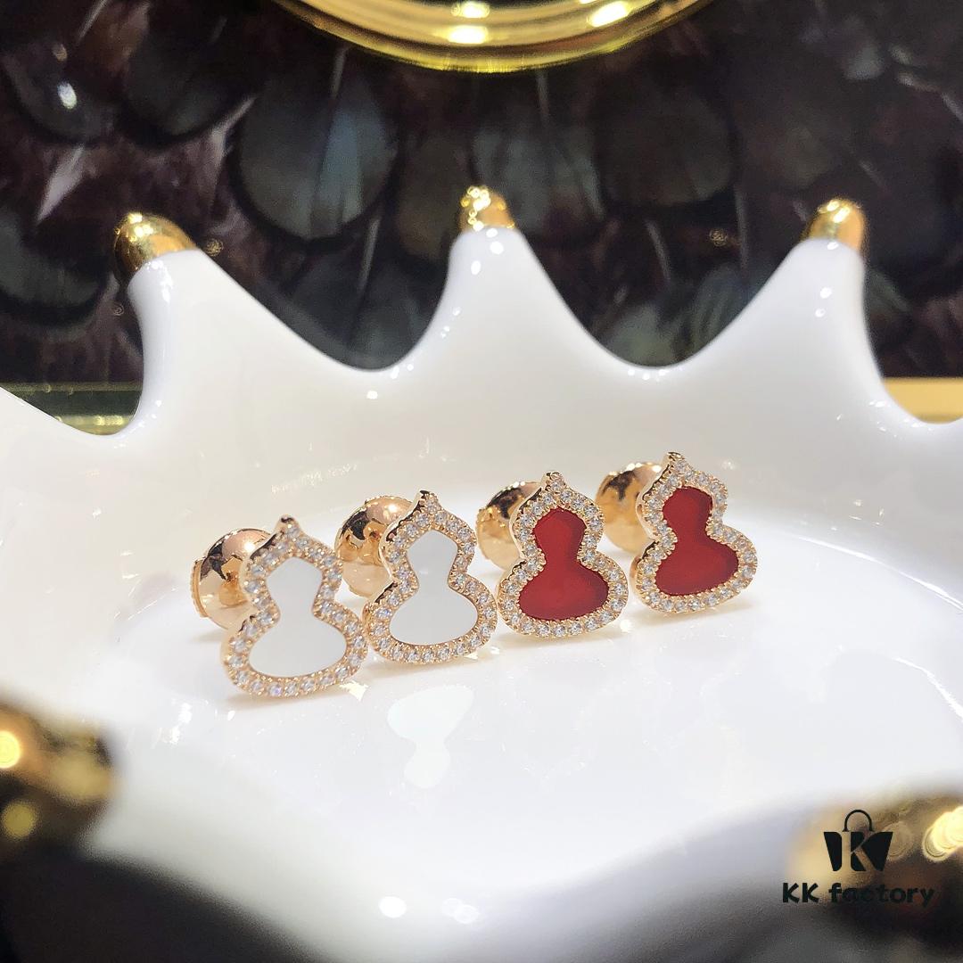 Gourd Green Jadeite, Green Agate, White Mother-of-Pearl Stud Earrings