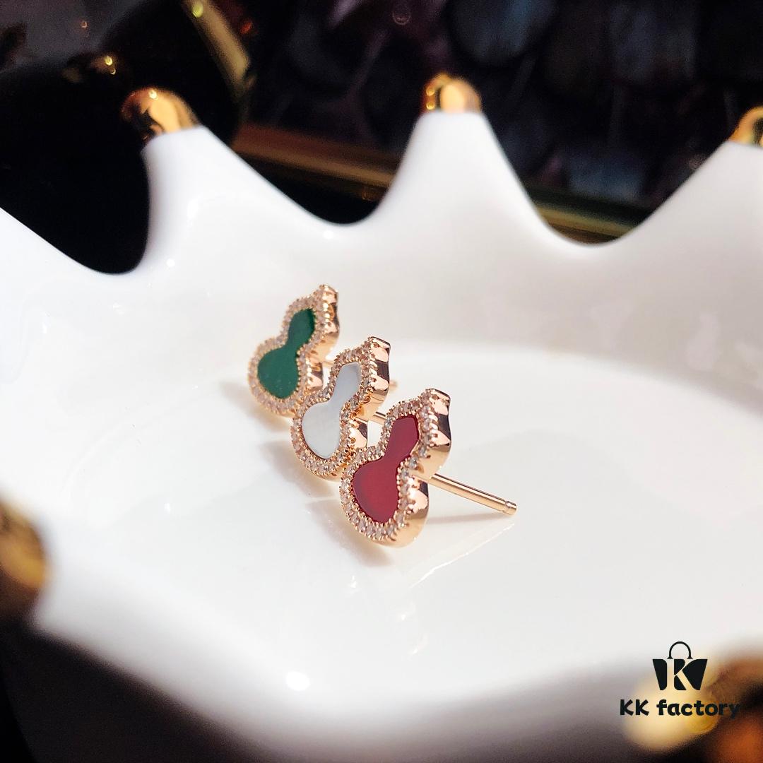 Gourd Green Jadeite, Green Agate, White Mother-of-Pearl Stud Earrings