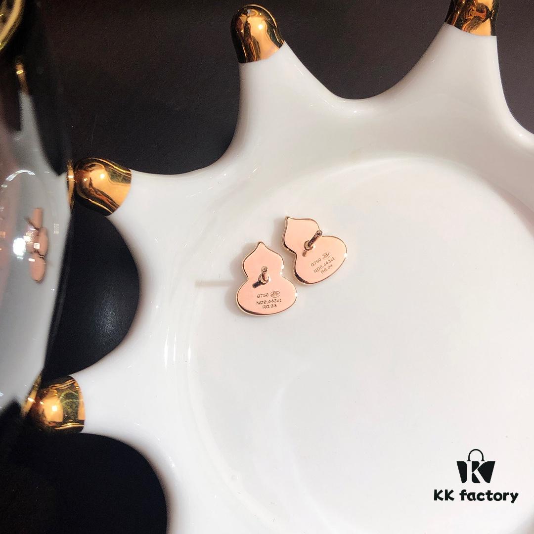 Gourd Green Jadeite, Green Agate, White Mother-of-Pearl Stud Earrings