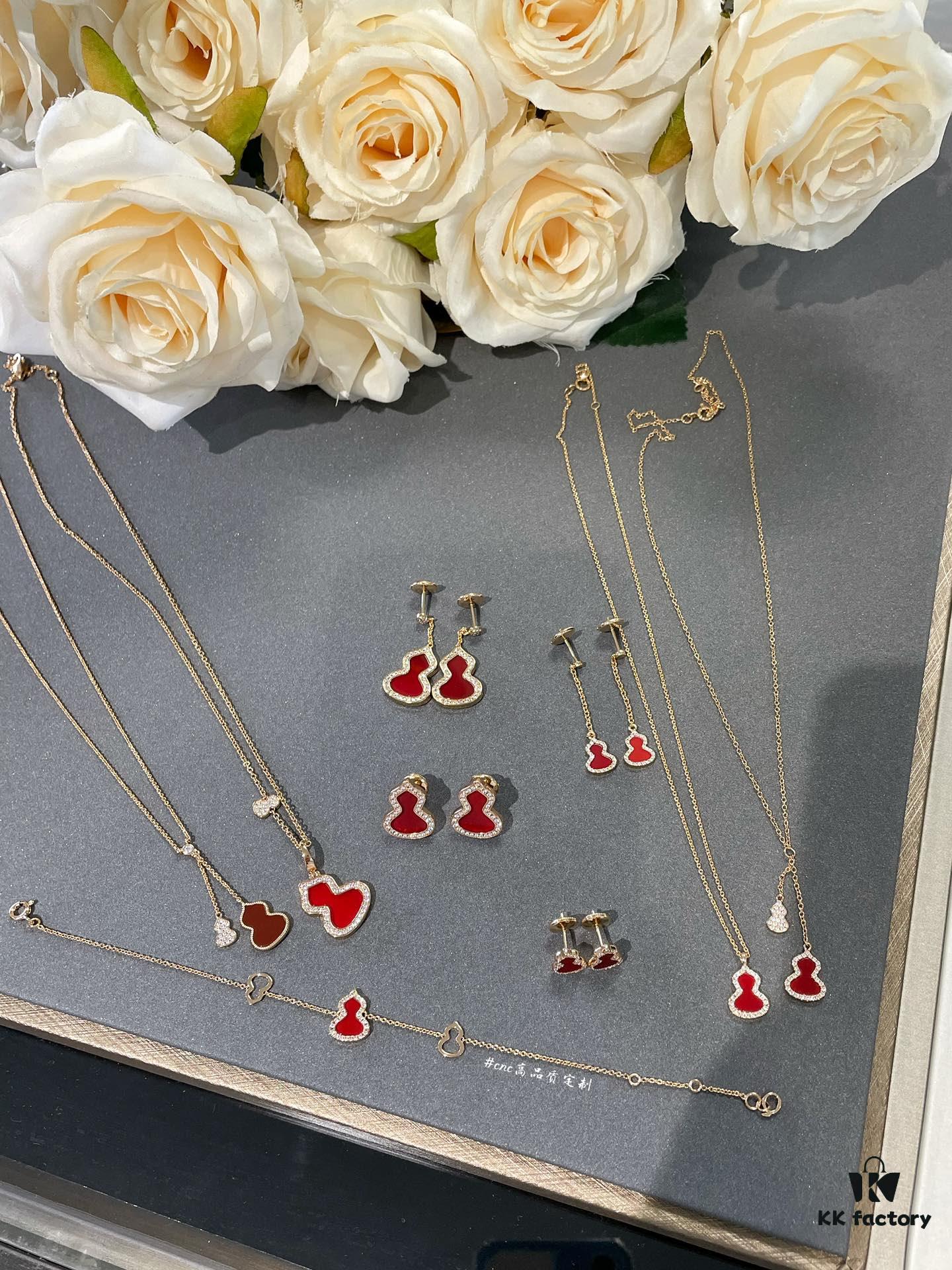 Casual Snap of a Red Qeelin Gourd Pendant ❤